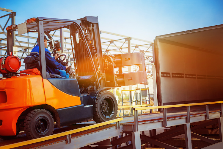 Some excellent Reasons and Suggestions for Hiring a Forklift Today