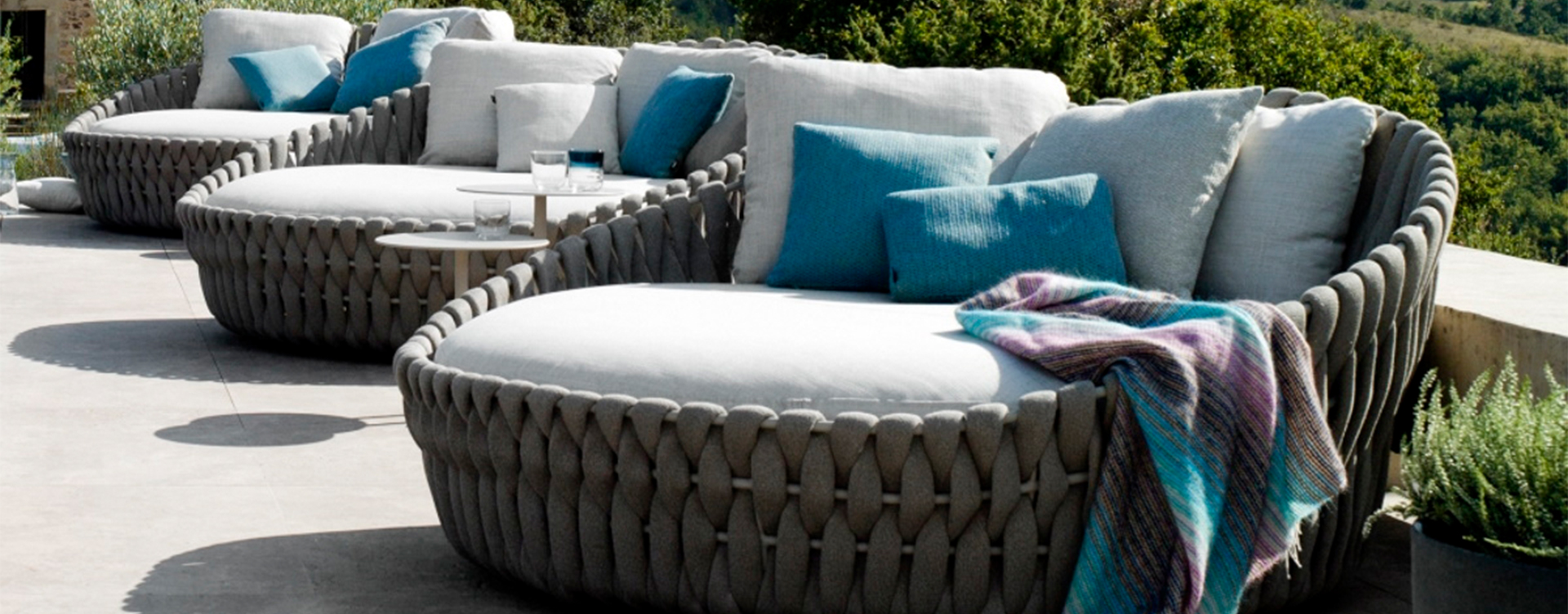 Some Remarkable Reasons to Start Shopping for Some Outdoor Furniture